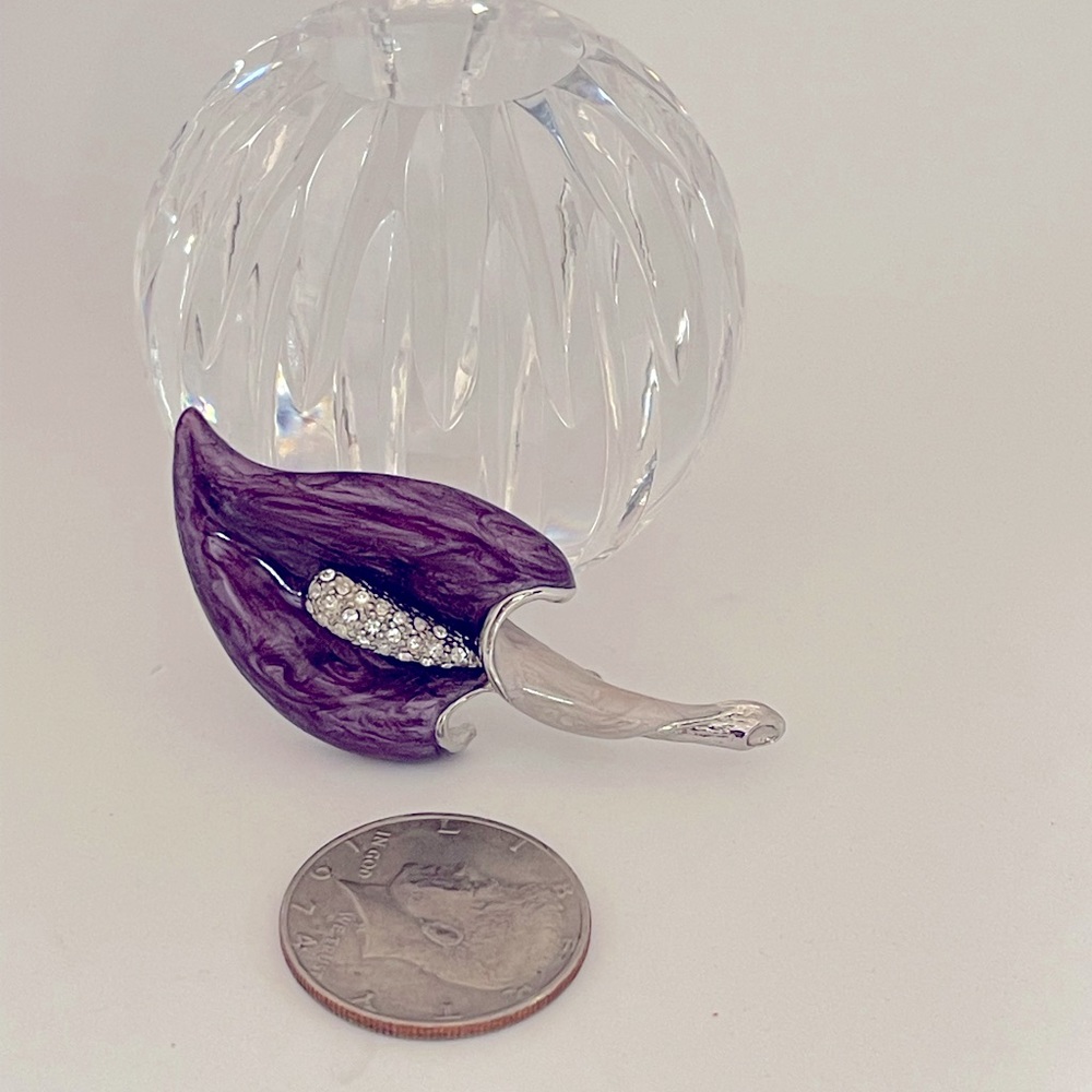 💜🌷Beautiful purple  calla lily brooch with rhinestones